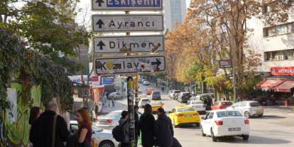 Ankara’da başlayan tabela akımı Türkiye sınırlarını aştı: Dünyaya yayılıyor