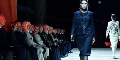 Emine Erdoğan Ankara’daki defileyi ön sırada takip etti