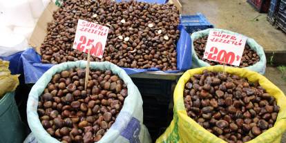 Kışın habercisi kestane Ankara Ulus’ta tezgahlardaki yerini aldı