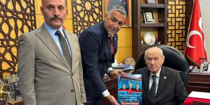 MHP Ankara teşkilatı 813 programlık çalışma raporunu Bahçeli’ye sundu