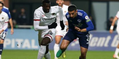 Gençlerbirliği'nde şok: Niang ilk yarıyı erken kapattı