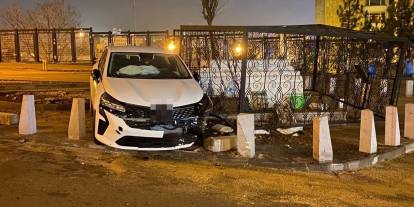 Ankara Altındağ’da Tezveren Sultan Türbesi’ne otomobil çarptı