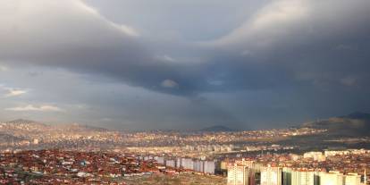 Ankara'da meteor alarmı: Gökyüzünden gürültüyle düşen cisim aranıyor
