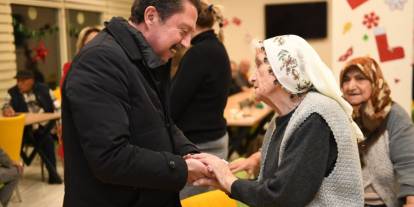 Başkan Kasap’tan huzurevi ziyareti: Yeni yıllarını kutladı