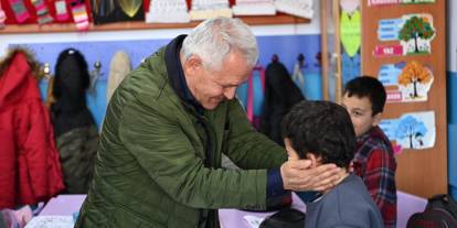 Veli Gündüz Şahin’den öğrencilere Nutuk hediyesi