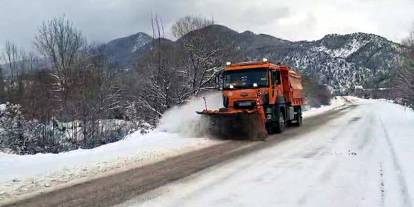 Beypazarı’nda karla kapanan yollar açılıyor