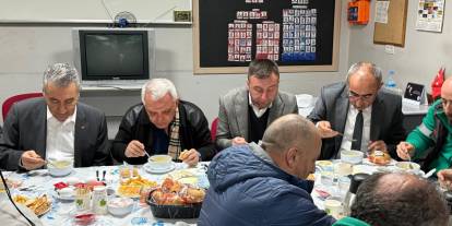 Başkan Şahin ilk sahurunu belediye işçileriyle yaptı