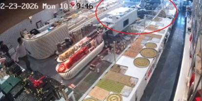 Bağlıca’da otomobil pastaneye daldı