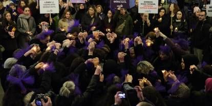 LÖSEV'den Kuğulu Park'ta '8 Mart' kutlaması