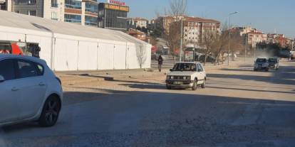 Etimesgut’ta toz toprak içinde iftar çadırı