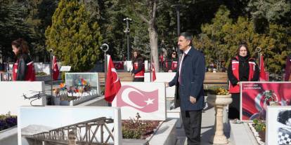 Ankara İl Müdürlüğü çalışanlarından şehitlik ziyareti