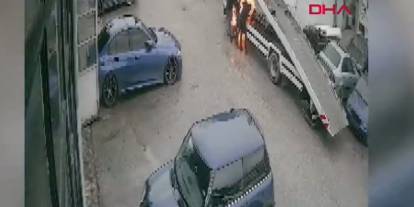 Değiştirilmek istenen akü bir anda alev aldı