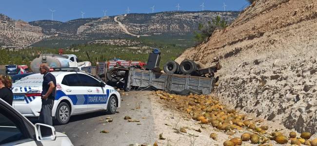 yolcu-otobusu-ile-kavun-yuklu-kamyon-car-911617-270882.jpg