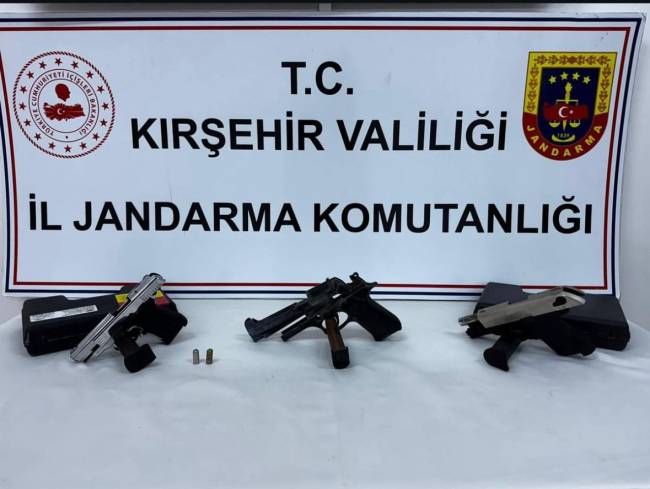 aa-20251002-39287516-39287514-kirsehirde-ruhsatsiz-silah-operasyonunda-2-zanli-yakalandi.jpg