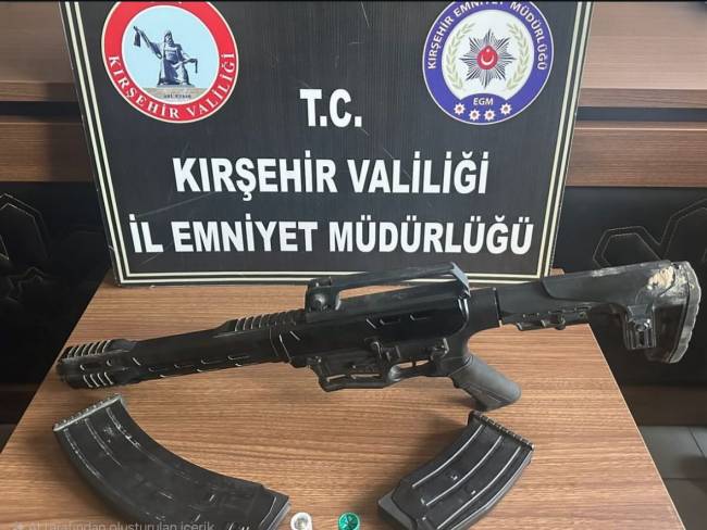 aa-20251002-39287516-39287515-kirsehirde-ruhsatsiz-silah-operasyonunda-2-zanli-yakalandi.jpg