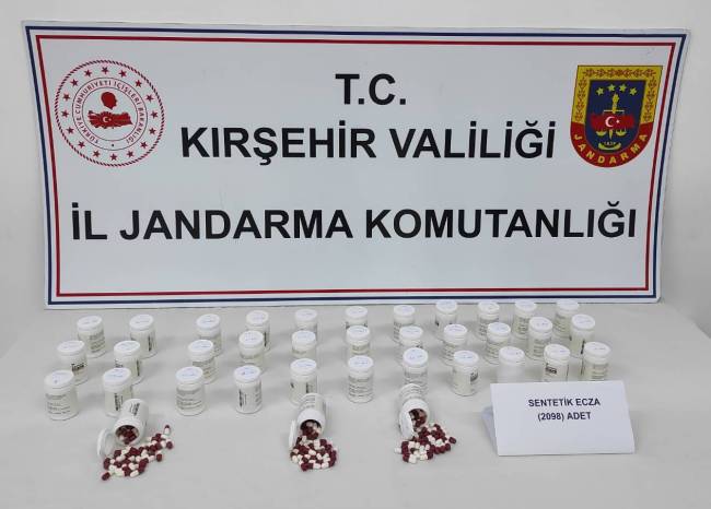 aa-20251015-39417954-39417951-kirsehirde-uyusturucu-operasyonunda-yakalanan-4-zanli-tutuklandi.jpg