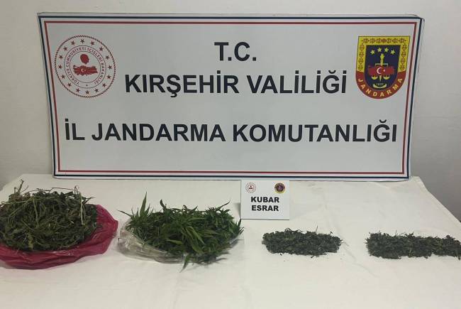aa-20251015-39417954-39417953-kirsehirde-uyusturucu-operasyonunda-yakalanan-4-zanli-tutuklandi.jpg